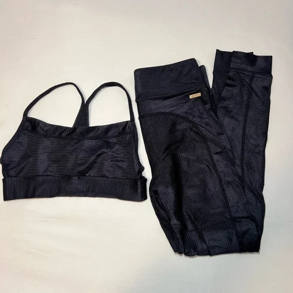 Alala Black Sports Bra and Leggings Set - Picture 1 of 6